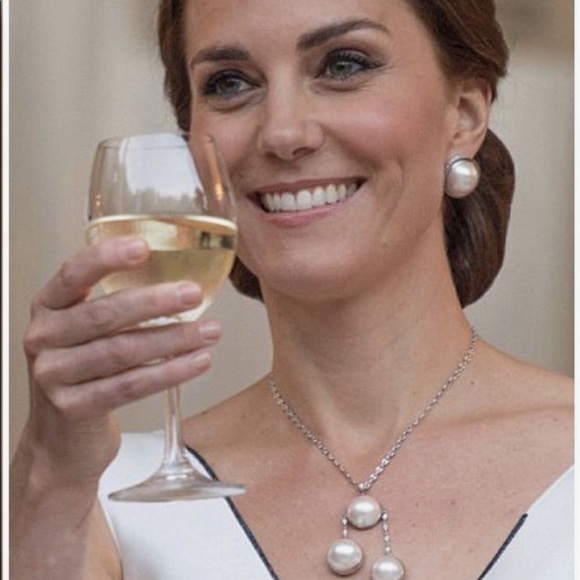 NWOT Pearl Necklace 😍 - Picture 12 of 16